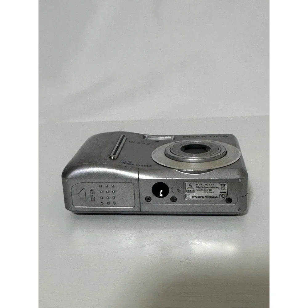 Praktica DCZ 5.8 digital camera For Parts